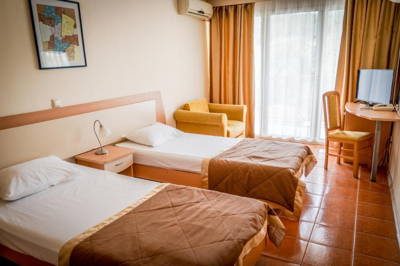 Vita Park Hotel&Aqua Park Albena Bagian luar foto