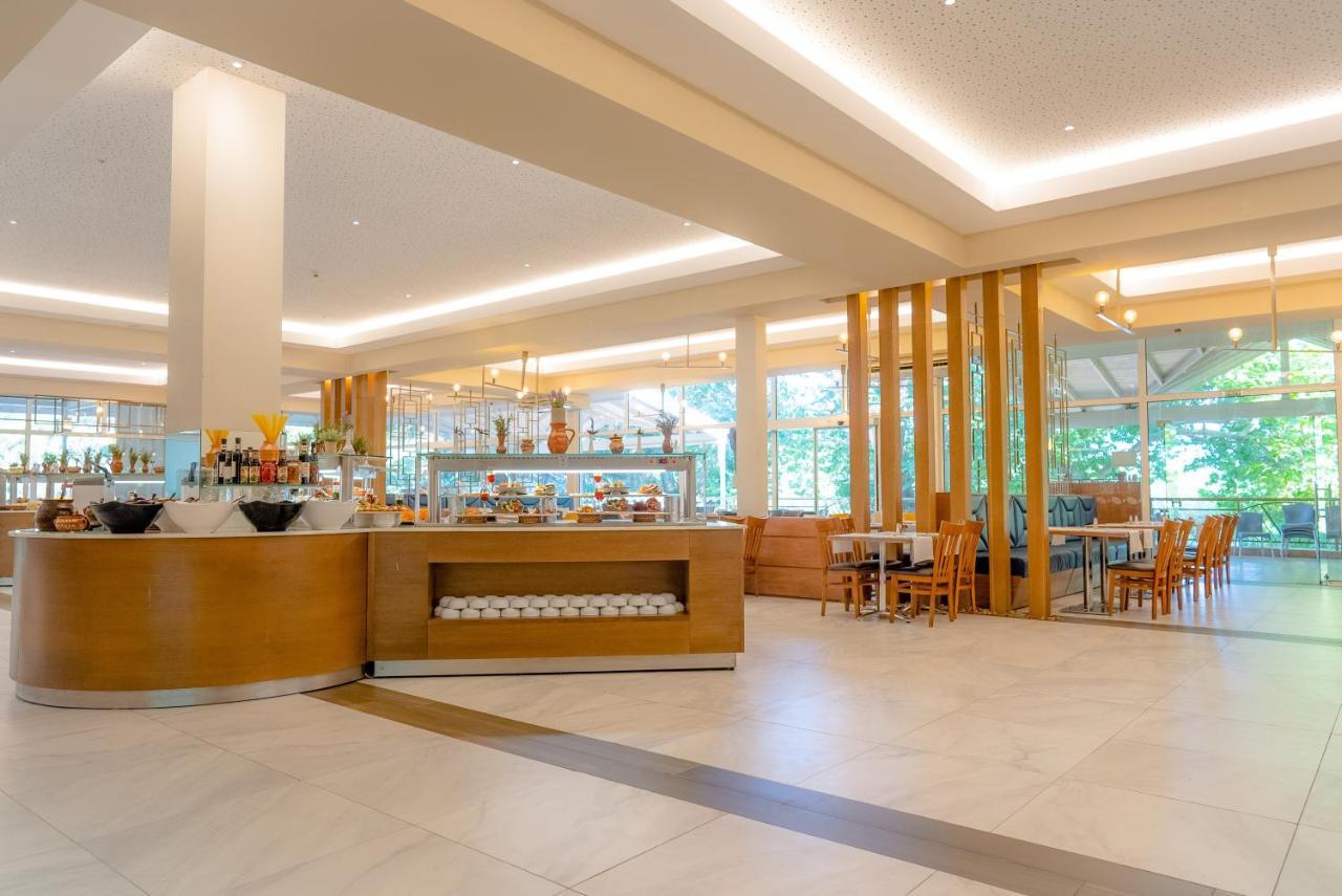 Vita Park Hotel&Aqua Park Albena Bagian luar foto