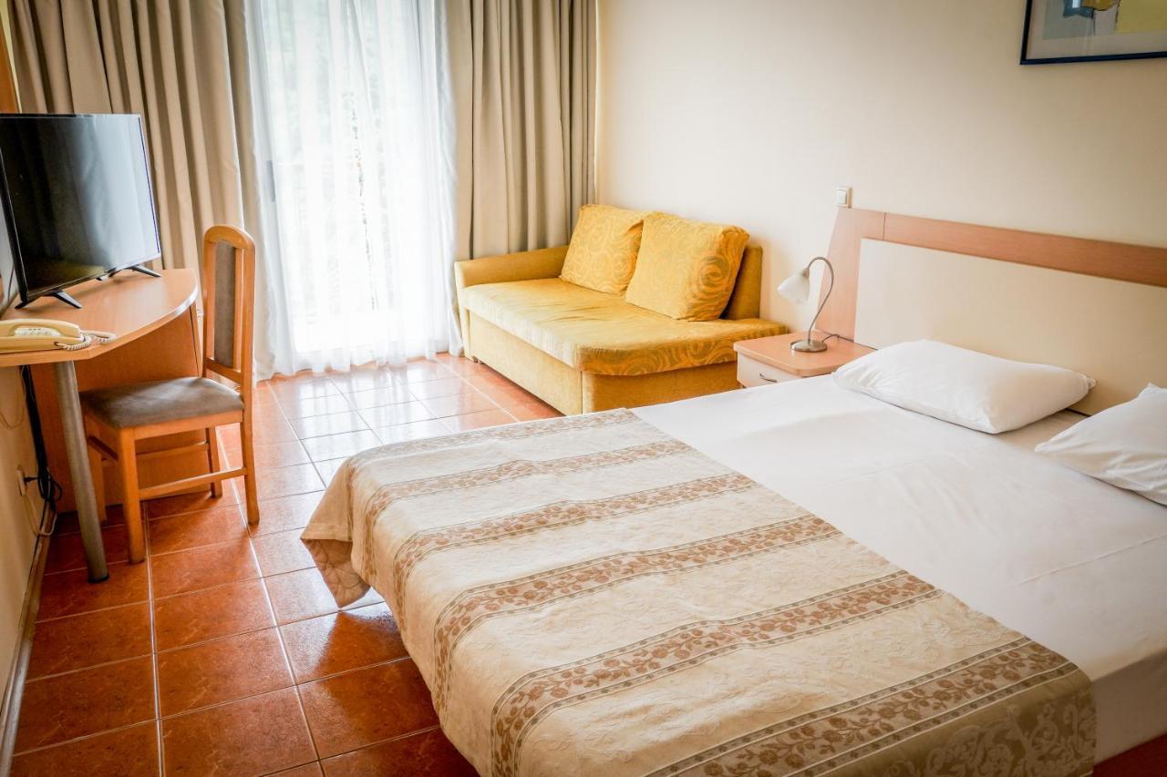 Vita Park Hotel&Aqua Park Albena Bagian luar foto